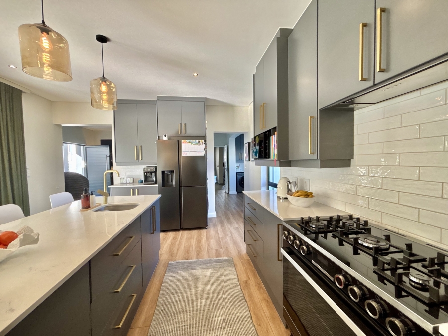 4 Bedroom Property for Sale in Sandown Western Cape